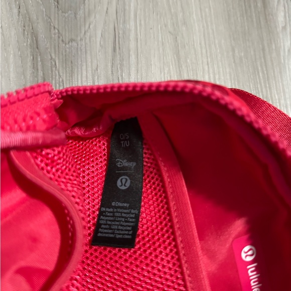 (1L) Lululemon x Disney Belt Bag Red/Pink - Picture 5 of 7